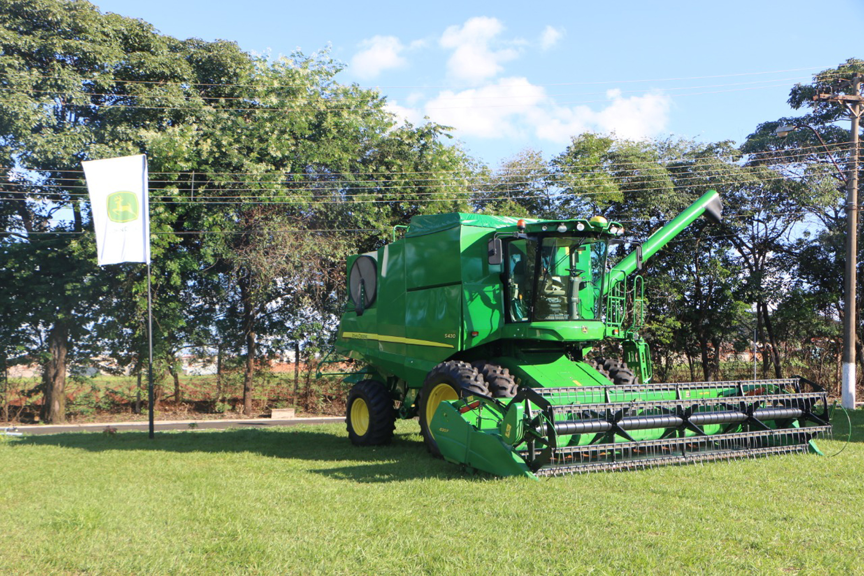John Deere faz treinamento de equipe nacional de vendas no Campus do Moura Lacerda